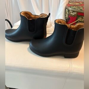 Chooka Black Rain Boots with Textured Sole sz8 brown fur lined
